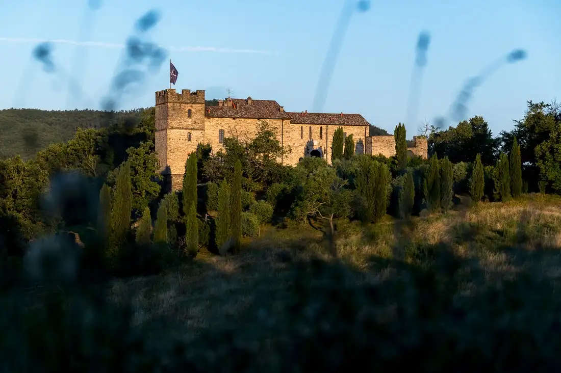 Castle 1600m² in Italy, Vicini-Ravazzoli. Priced at 3905546$ rent photo-1