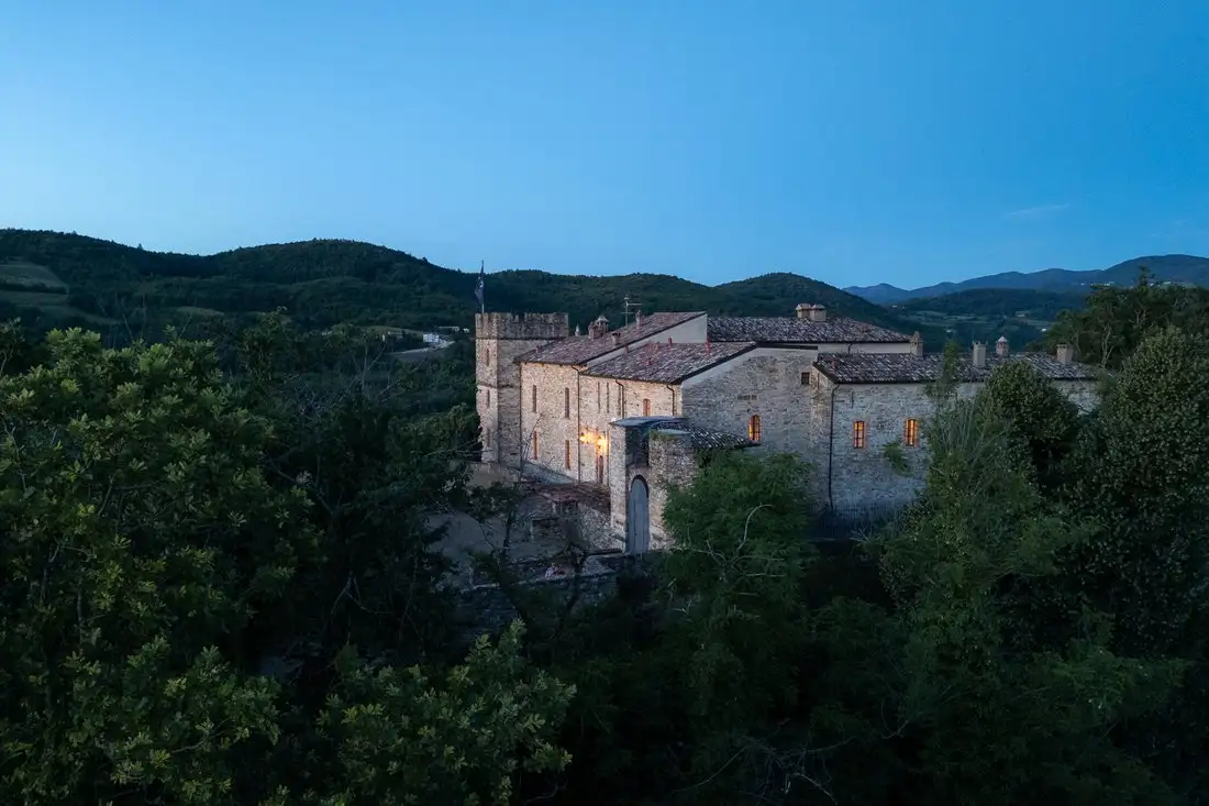 Castle 1600m² in Italy, Vicini-Ravazzoli. Priced at 3905546$ rent photo-5