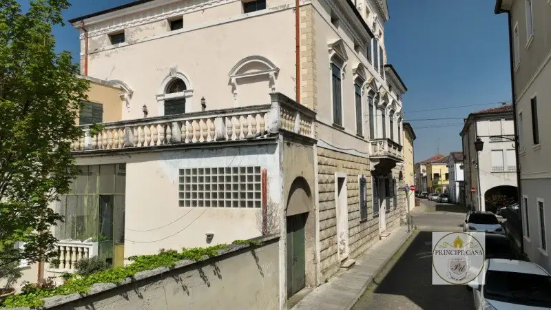 Castle 700m² in Italy, Montagnana. Priced at 803750$ rent photo-3