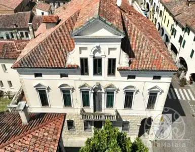 Buy in Italy for 803750$