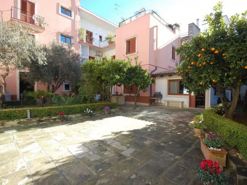 Castle 654m² in Italy, Galatina. Priced at 622623$ rent photo-2