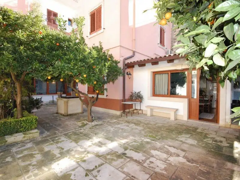 Castle 654m² in Italy, Galatina. Priced at 622623$ rent photo-4