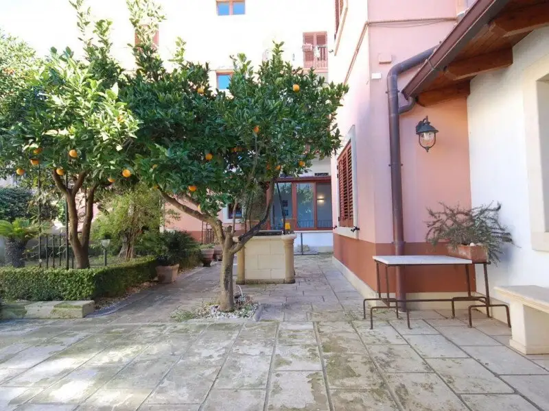 Castle 654m² in Italy, Galatina. Priced at 622623$ rent photo-5