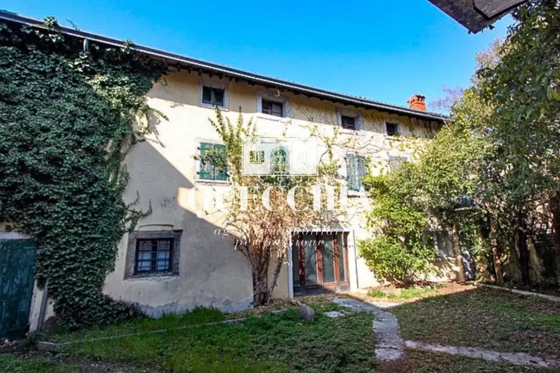 Castle 625m² in Italy, Bardolino. Priced at 916954$ rent photo-3