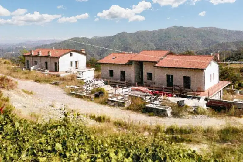 Castle 956m² in Italy, Carrodano Inferiore. Priced at 566021$ rent photo-3