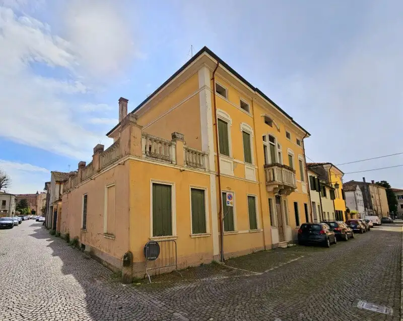 Castle 500m² in Italy, Montagnana. Priced at 543380$ rent photo-1