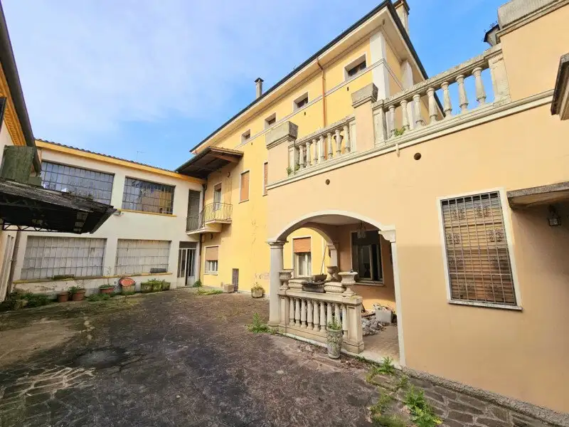 Castle 500m² in Italy, Montagnana. Priced at 543380$ rent photo-5