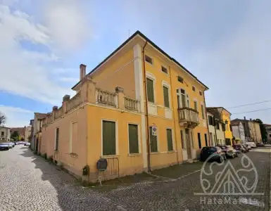 Buy in Italy for 543380$
