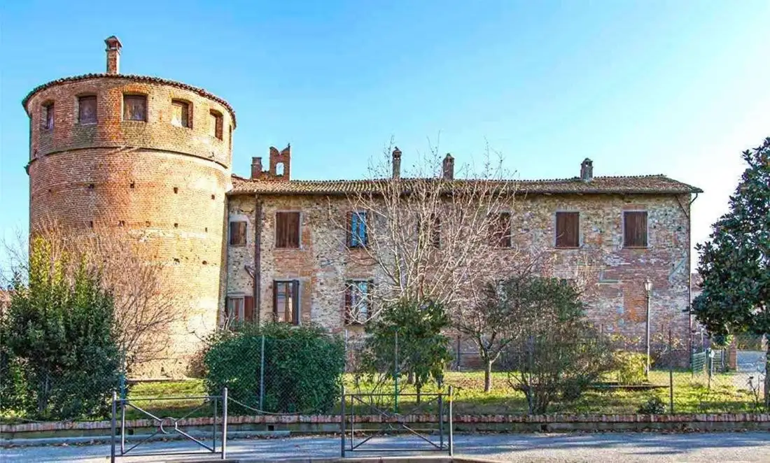 Castle 451m² in Italy, Niviano. Priced at 707526$ rent photo-1