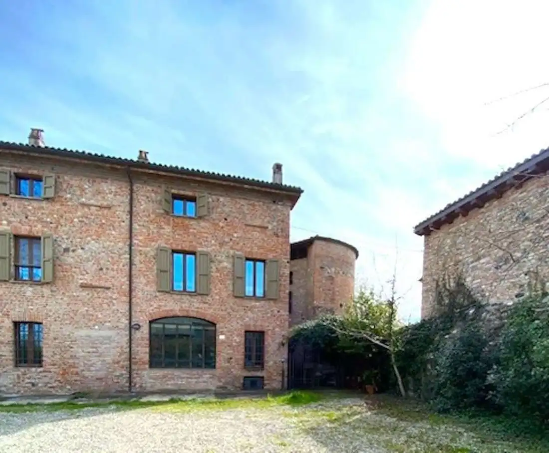 Castle 451m² in Italy, Niviano. Priced at 707526$ rent photo-4