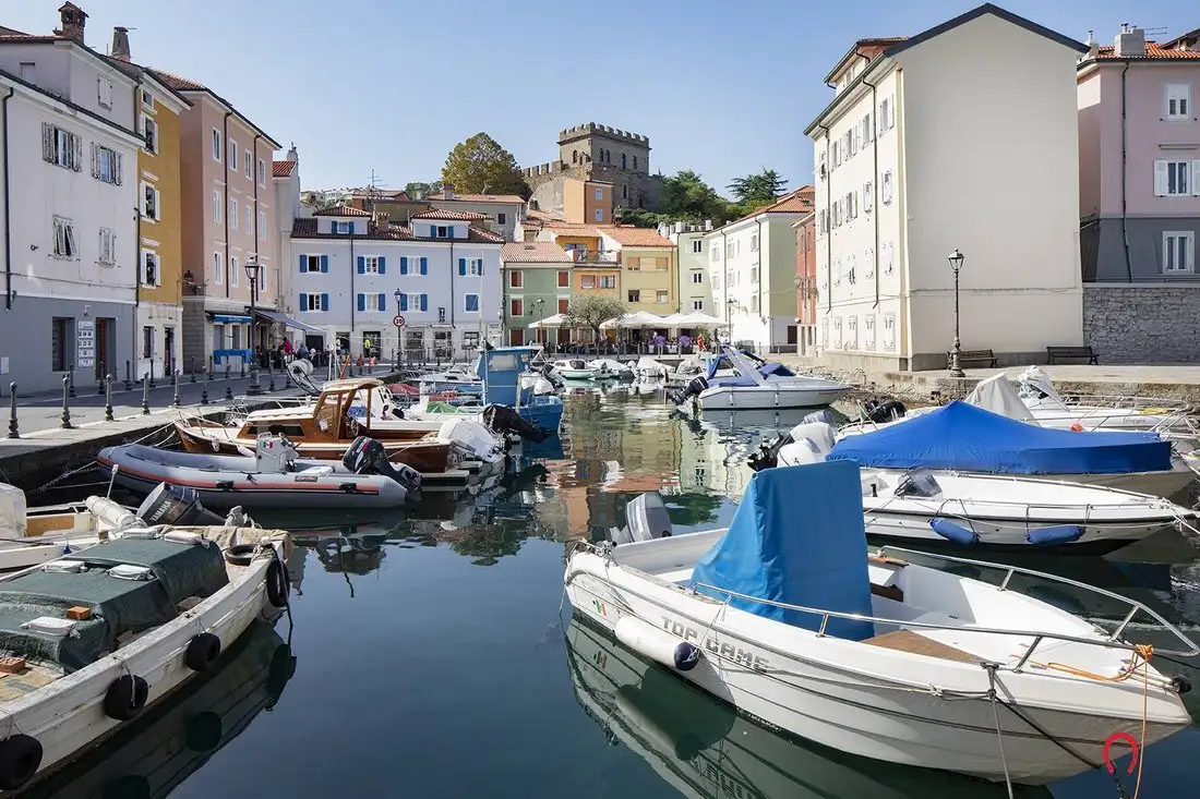 Castle 390m² in Italy, Muggia. Priced at 3962149$ rent photo-1