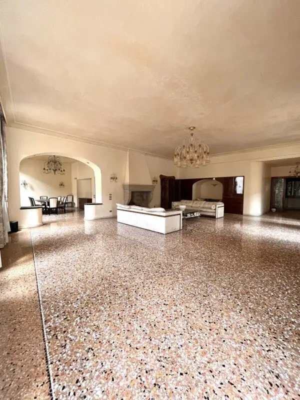 Castle 650m² in Italy, Padova. Priced at 2207483$ rent photo-4