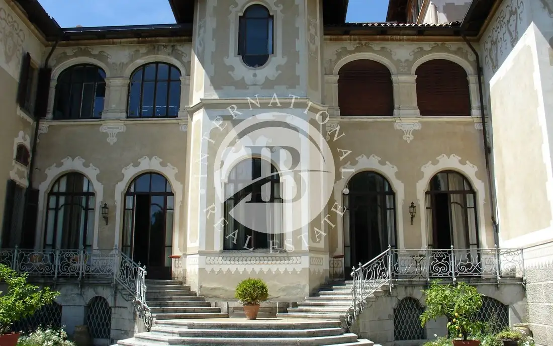 Castle 2900m² in Italy, Mercenasco. Priced at 3282923$ rent photo-1