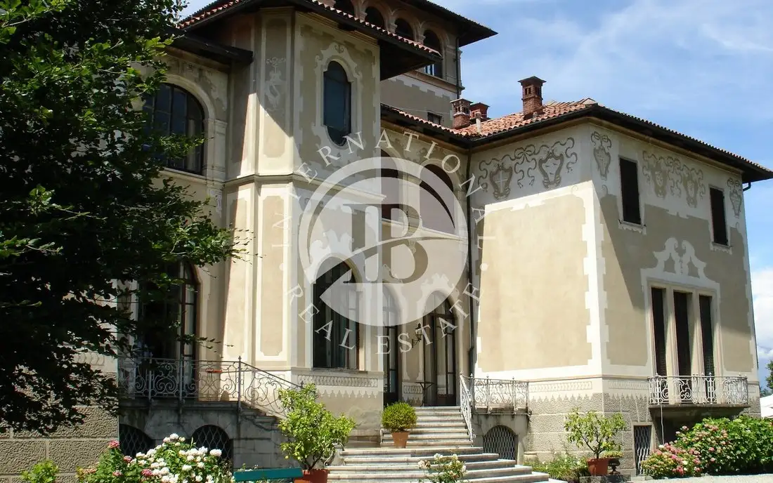 Castle 2900m² in Italy, Mercenasco. Priced at 3282923$ rent photo-3