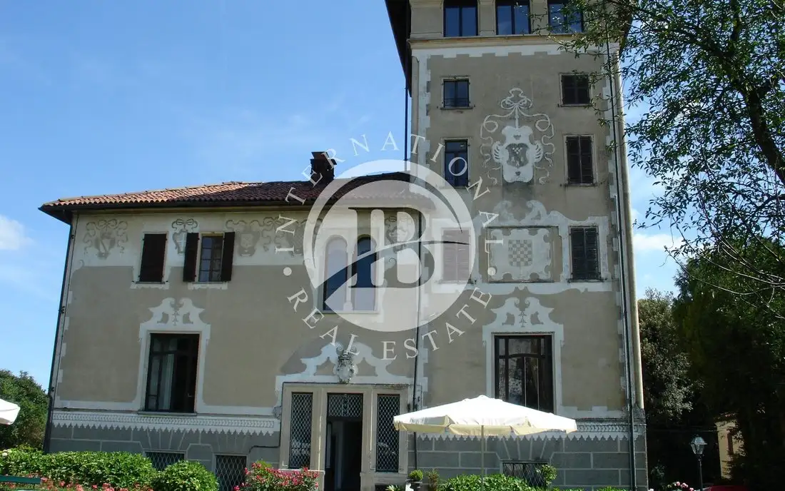 Castle 2900m² in Italy, Mercenasco. Priced at 3282923$ rent photo-4