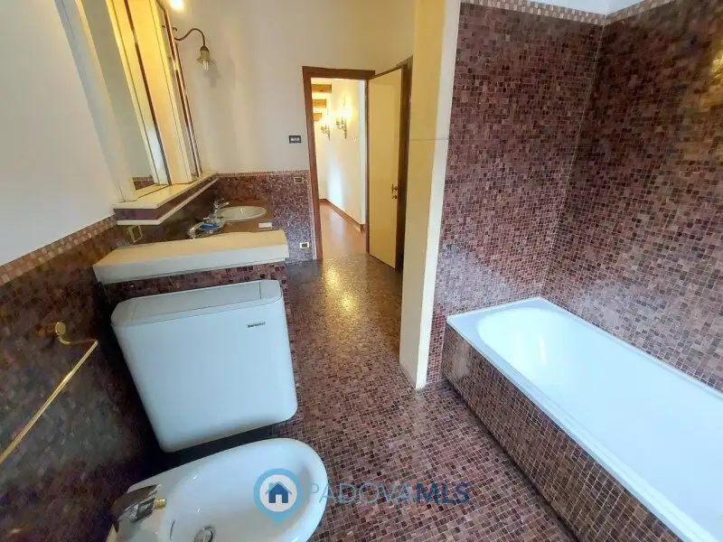Castle 150m² in Italy, Padova. Priced at 718847$ rent photo-4