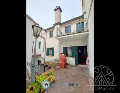 Buy in Italy for 718847$