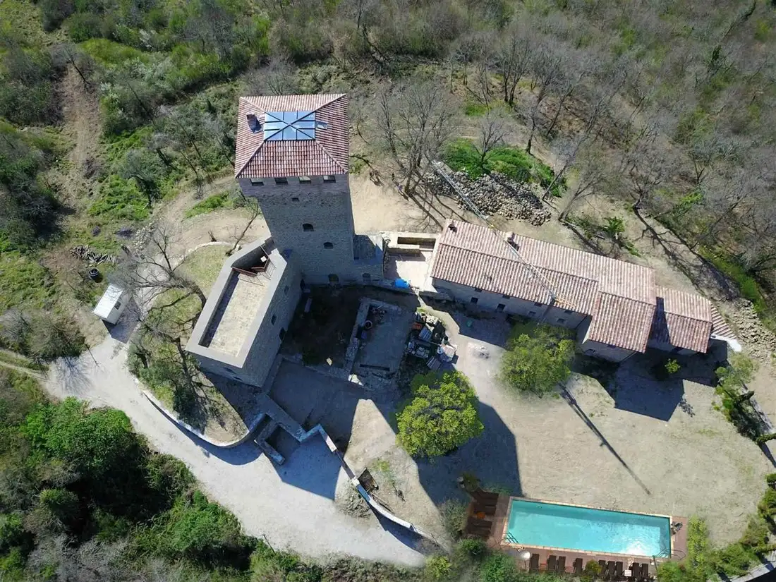 Castle 1012m² in Italy, Passignano sul Trasimeno. Priced at 2603697$ rent photo-1