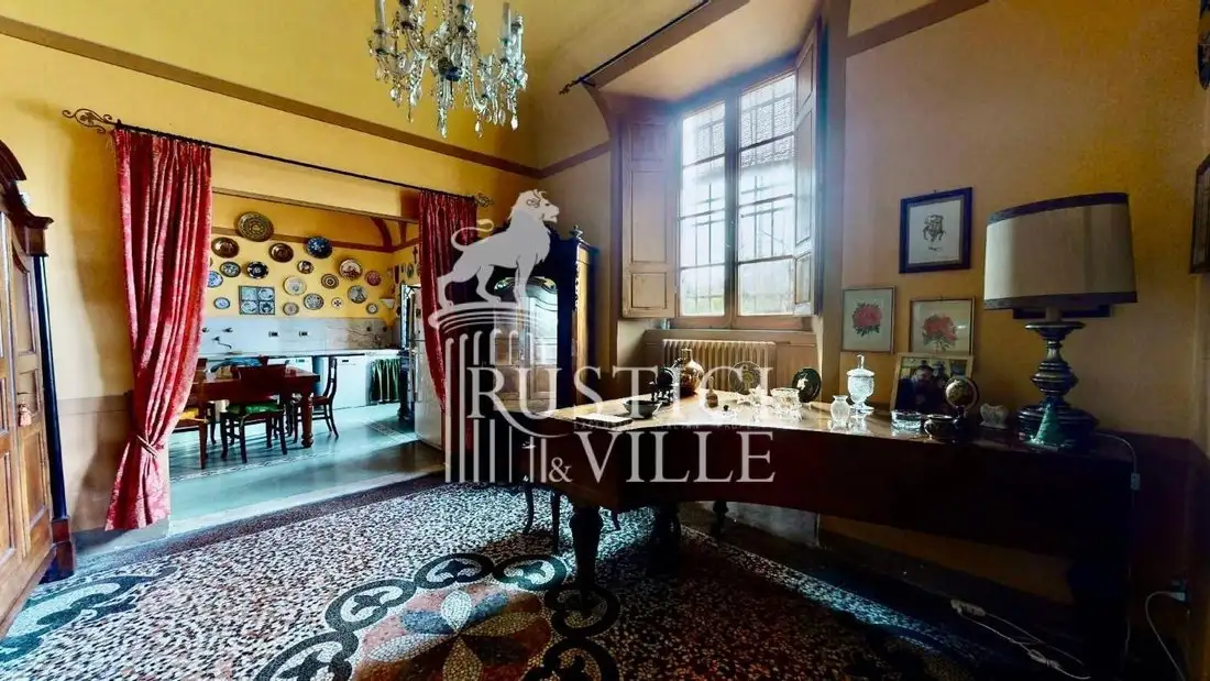 Castle 550m² in Italy, Le Casine. Priced at 673565$ rent photo-4