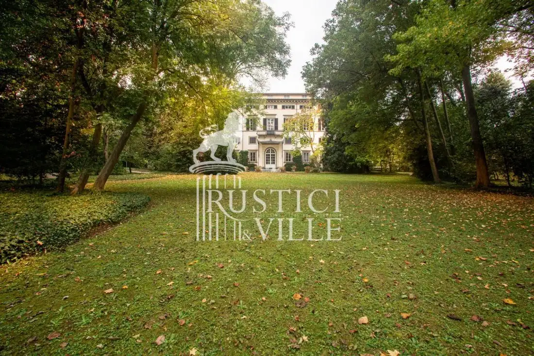 Castle 3400m² in Italy, Lucca. Priced at 5660212$ rent photo-5