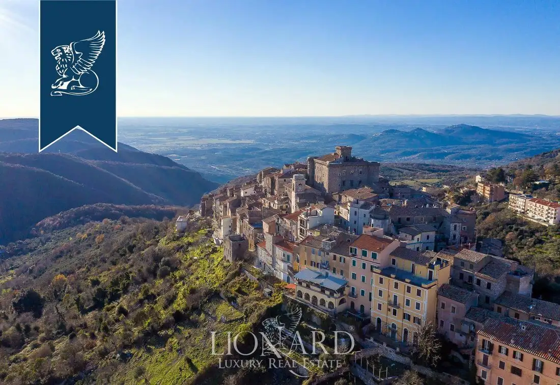 Castle 2000m² in Italy, San Polo dei Cavalieri. Priced at 3622536$ rent photo-4