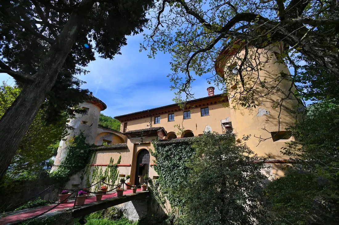 Castle 901m² in Italy, Isola del Cantone. Priced at 735827$ rent photo-1