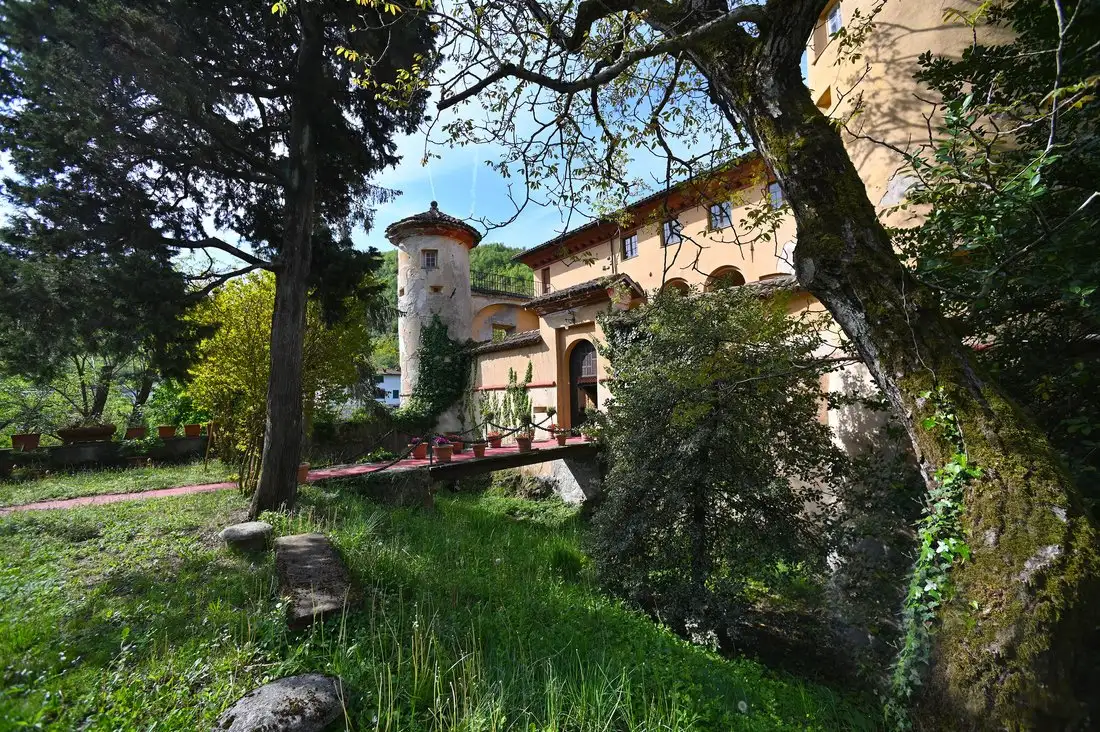 Castle 901m² in Italy, Isola del Cantone. Priced at 735827$ rent photo-2