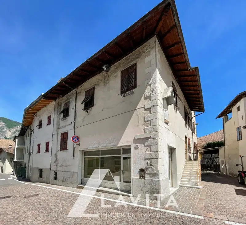 Castle 1000m² in Italy, Salorno. Priced at 509419$ rent photo-1