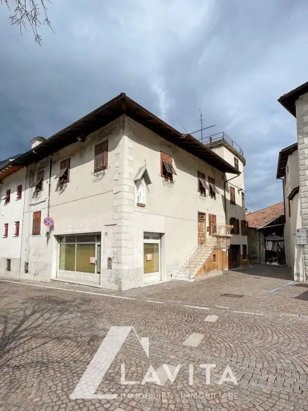 Castle 1000m² in Italy, Salorno. Priced at 509419$ rent photo-2