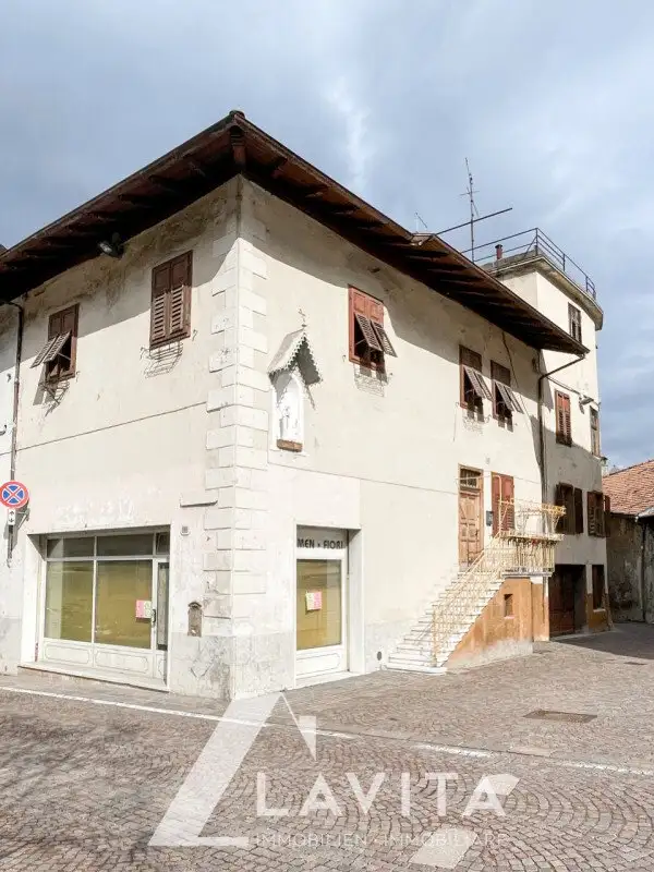 Castle 1000m² in Italy, Salorno. Priced at 509419$ rent photo-3