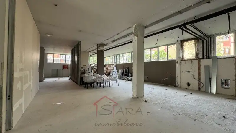 Castle 3000m² in Italy, Padova. Priced at 1867870$ rent photo-4