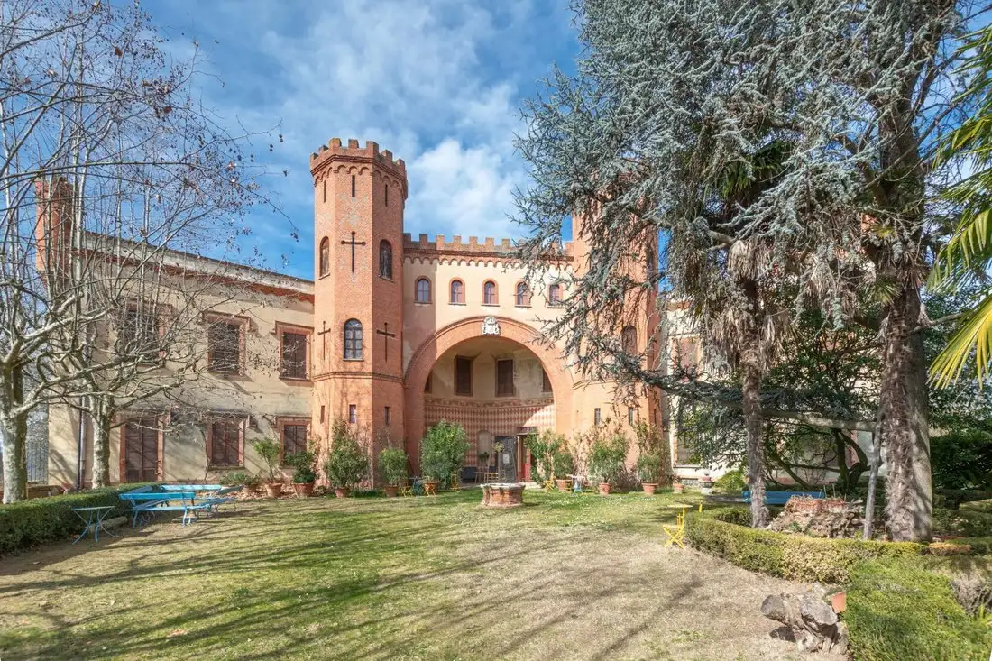 Castle 2089m² in Italy, Baldissero d'Alba. Priced at 1528257$ rent photo-2