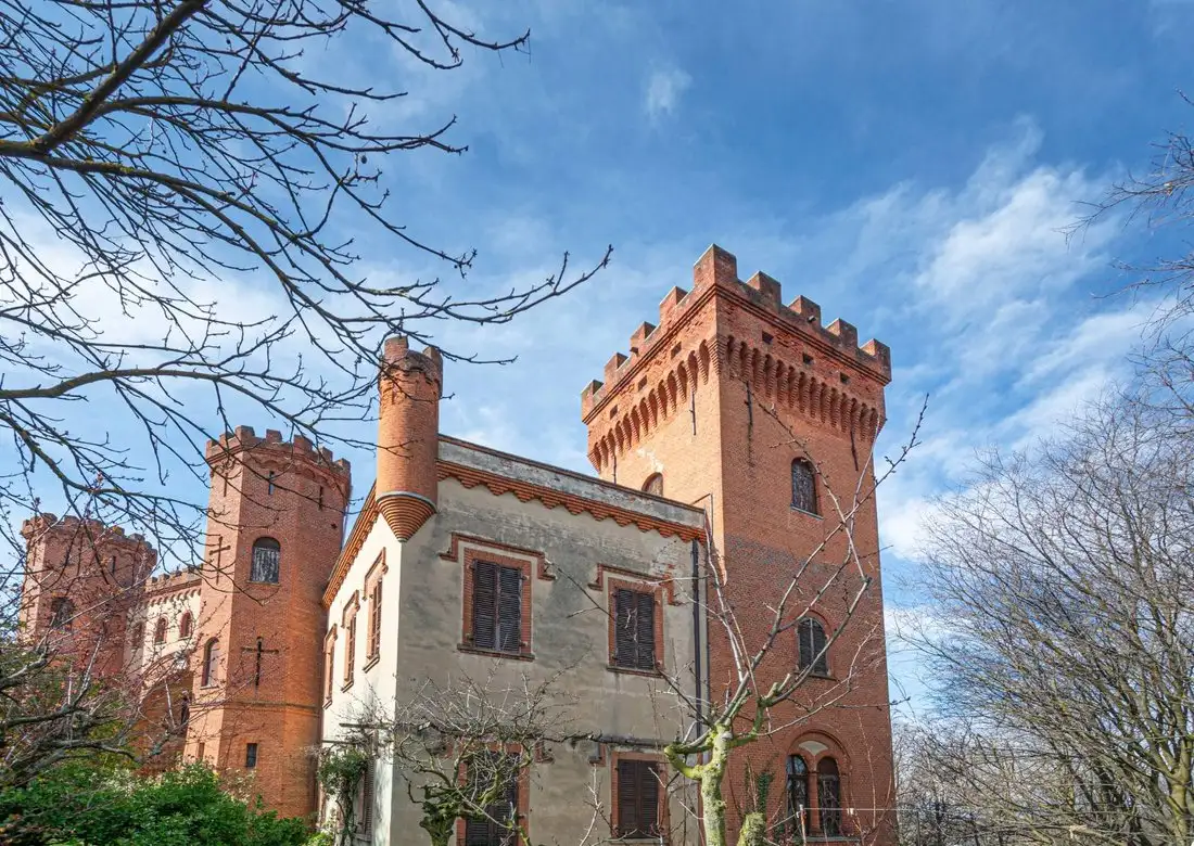 Castle 2089m² in Italy, Baldissero d'Alba. Priced at 1528257$ rent photo-3