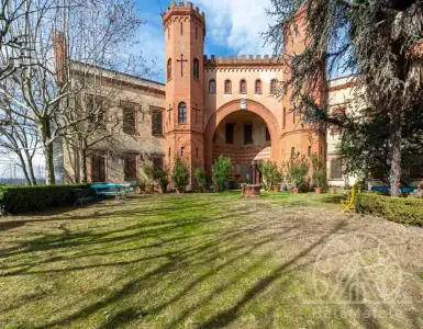 Buy in Italy for 1528257$