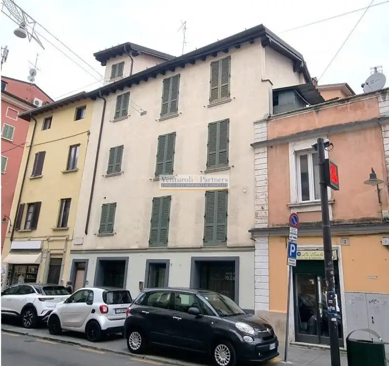 Castle 418m² in Italy, Brescia. Priced at 905634$ rent photo-1