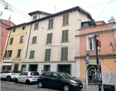 Buy in Italy for 905634$