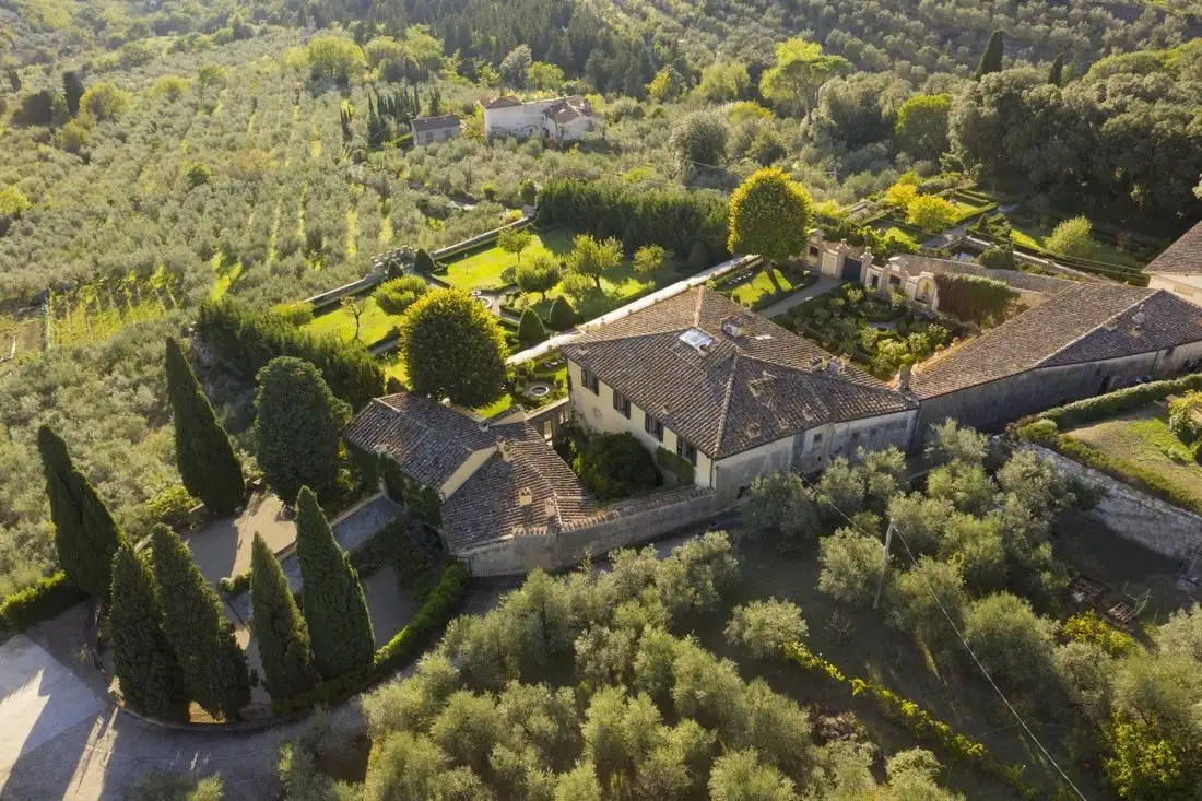Castle 1500m² in Italy, Florence. Priced at 11207221$ rent photo-5