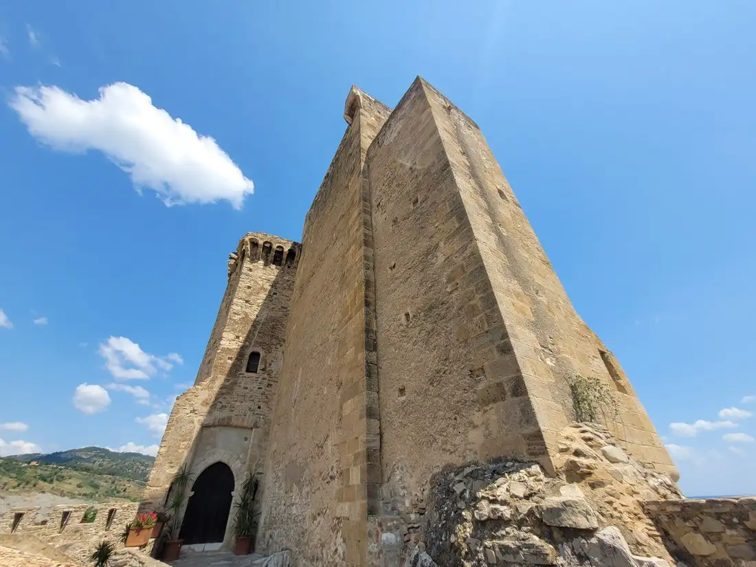 Castle 901m² in Italy, Borgata Marina. Priced at 33961277$ rent photo-2