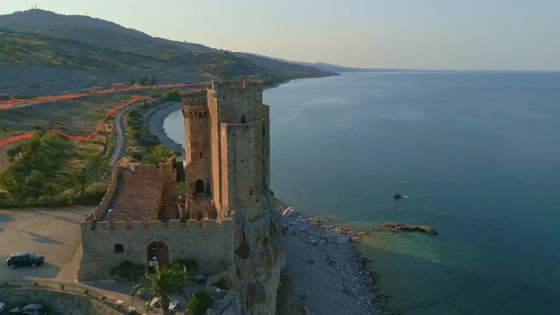 Castle 901m² in Italy, Borgata Marina. Priced at 33961277$ rent photo-3