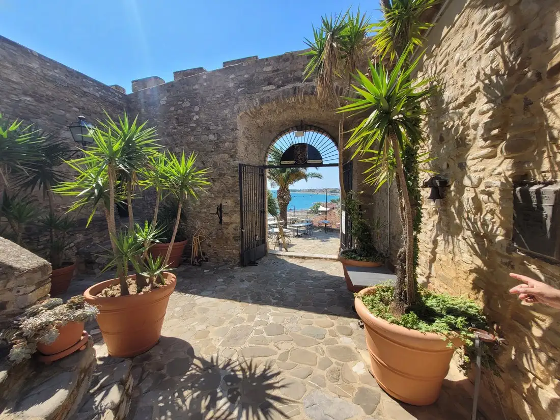 Castle 901m² in Italy, Borgata Marina. Priced at 33961277$ rent photo-4