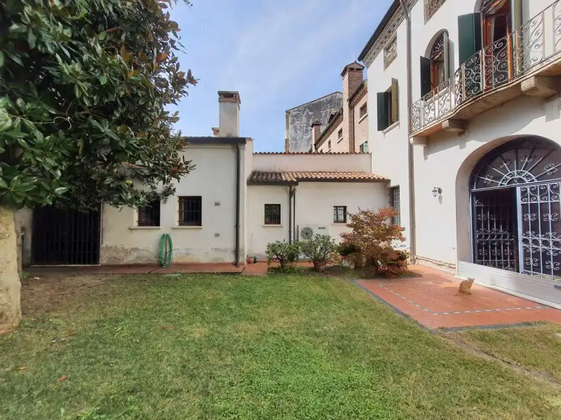 Castle 700m² in Italy, Rovigo. Priced at 735827$ rent photo-3