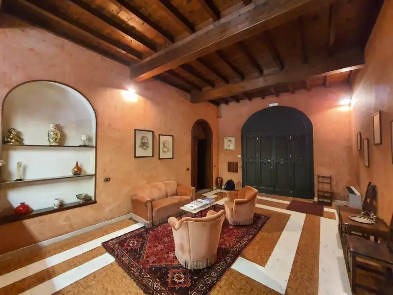 Castle 700m² in Italy, Rovigo. Priced at 735827$ rent photo-4