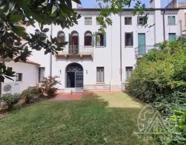 Buy in Italy for 735827$