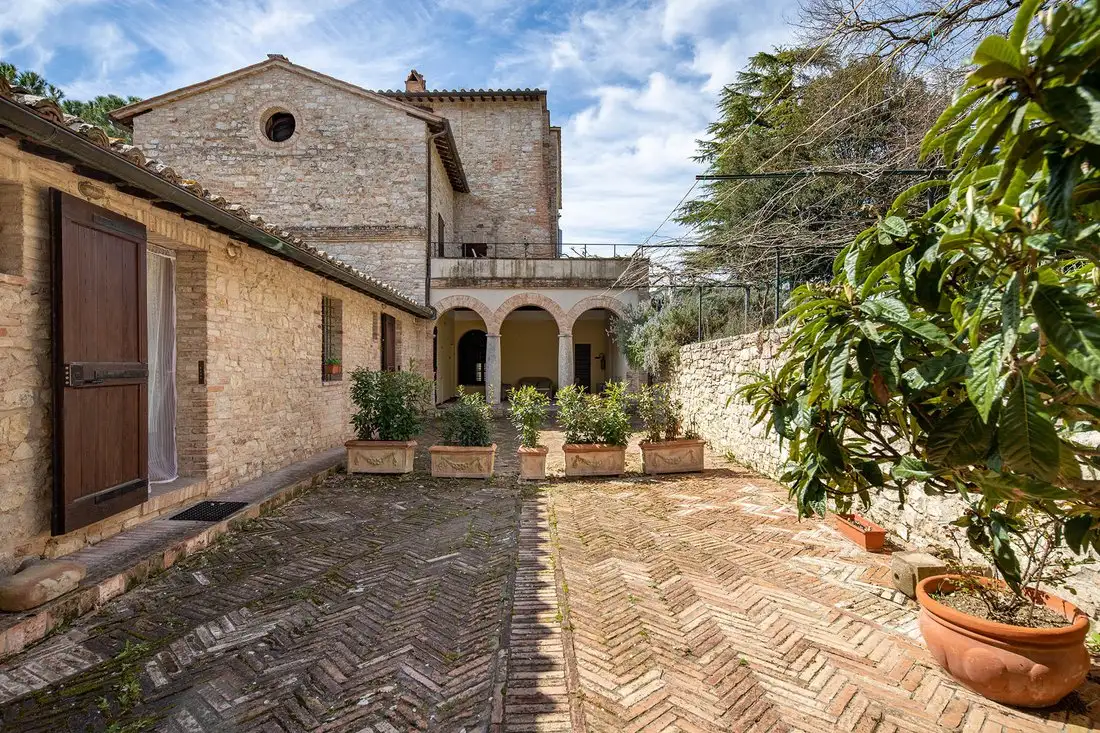 Castle 2m² in Italy, Corciano. Priced at 1562218$ rent photo-3