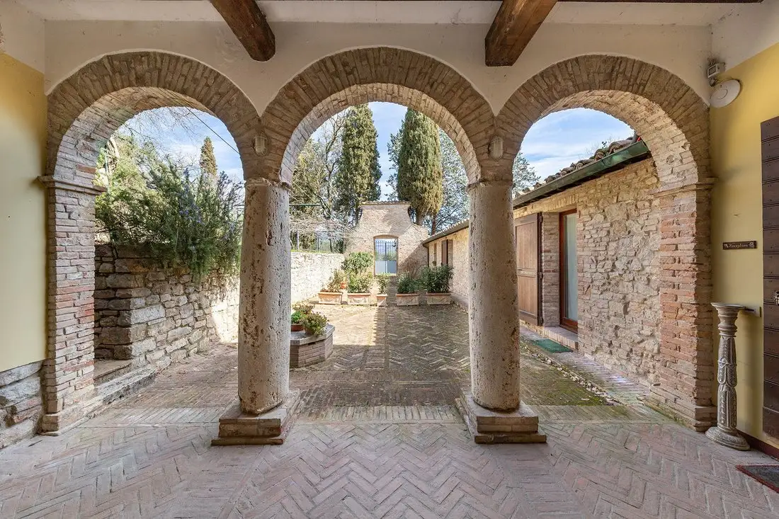 Castle 2m² in Italy, Corciano. Priced at 1562218$ rent photo-4