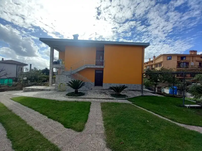 Castle 430m² in Italy, Rignano Flaminio. Priced at 961104$ rent photo-5