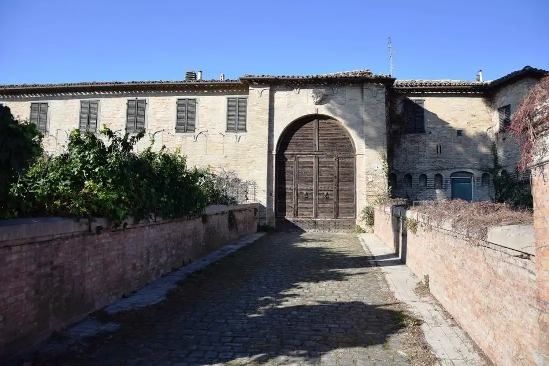 Castle 3000m² in Italy, Castelvecchio. Priced at 1811268$ rent photo-3