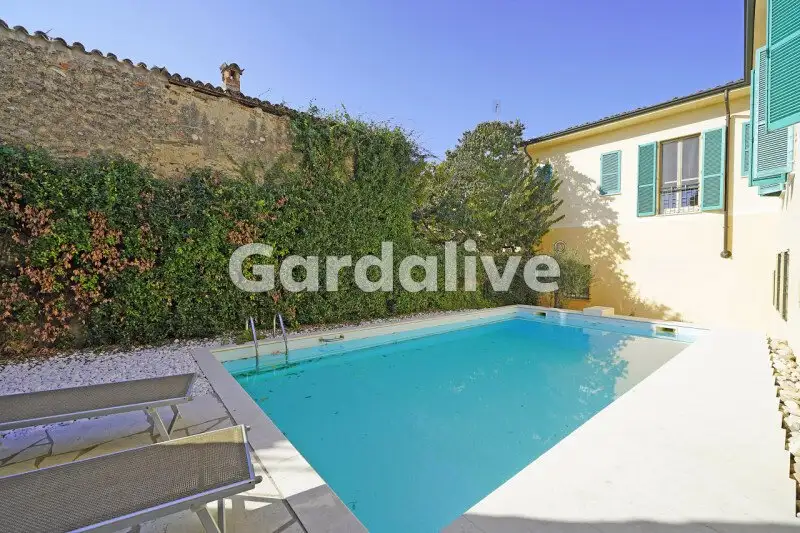 Castle 200m² in Italy, Cavriana. Priced at 667905$ rent photo-3