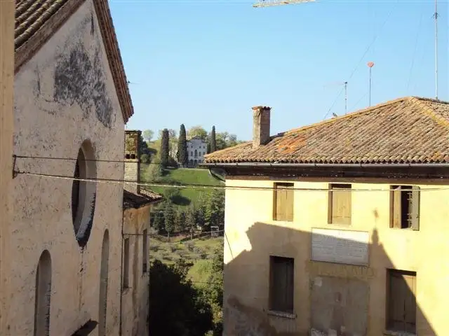 Castle 210m² in Italy, Asolo. Priced at 566021$ rent photo-3