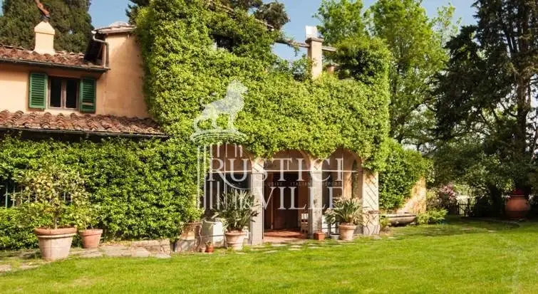 Castle 1050m² in Italy, Pisa. Priced at 1811268$ rent photo-4